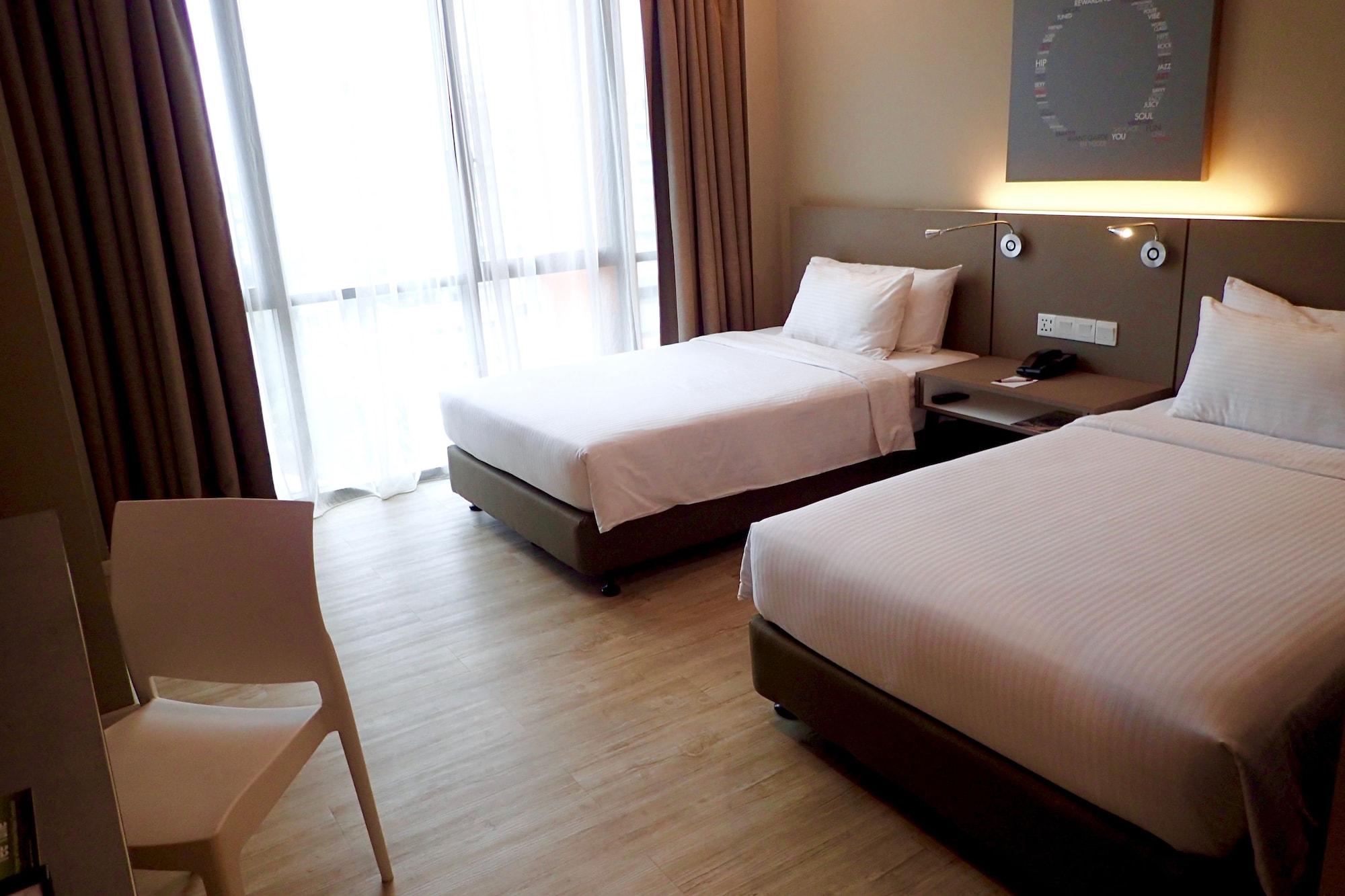 Hotel Qliq Damansara à Petaling Jaya Extérieur photo