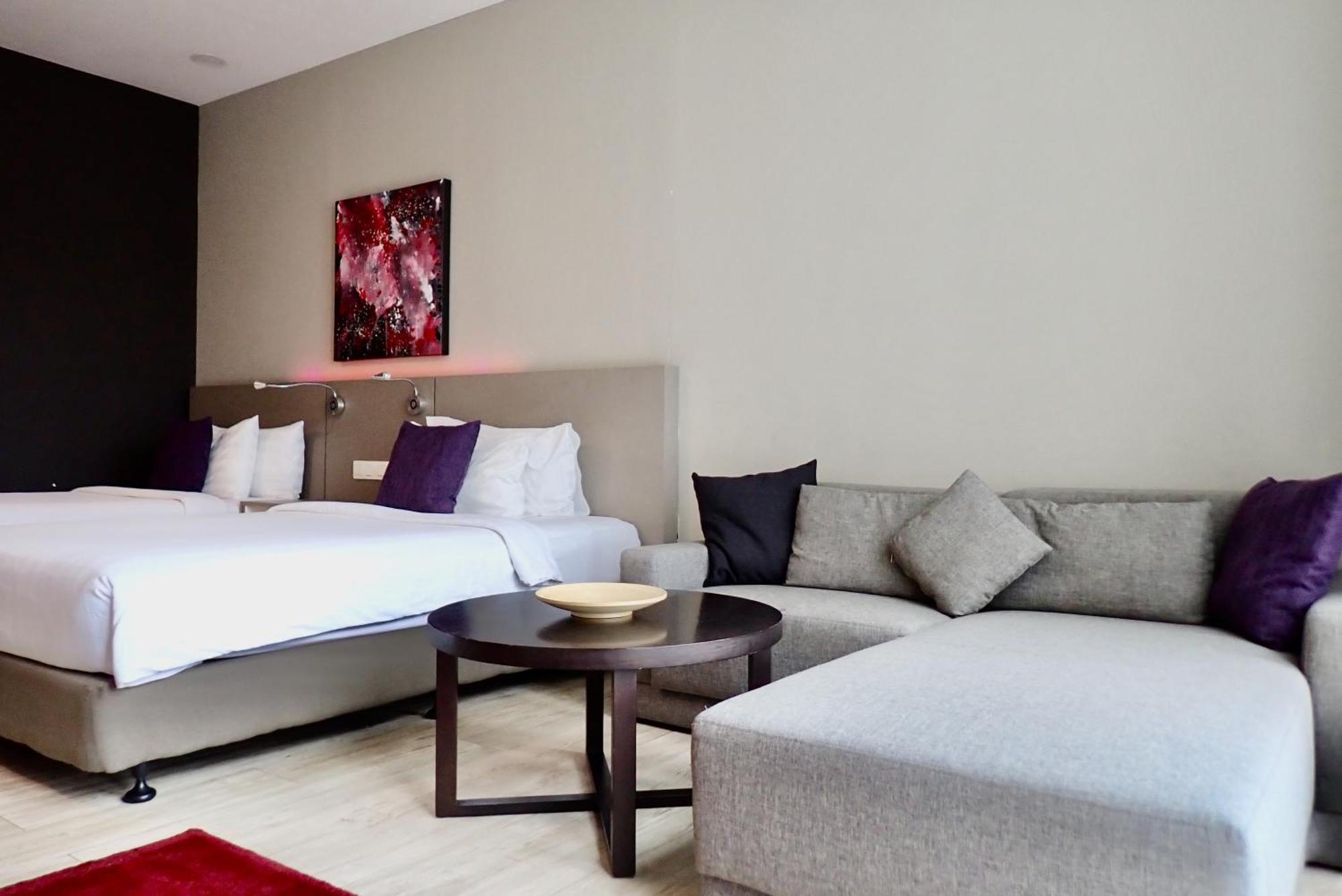 Hotel Qliq Damansara à Petaling Jaya Extérieur photo