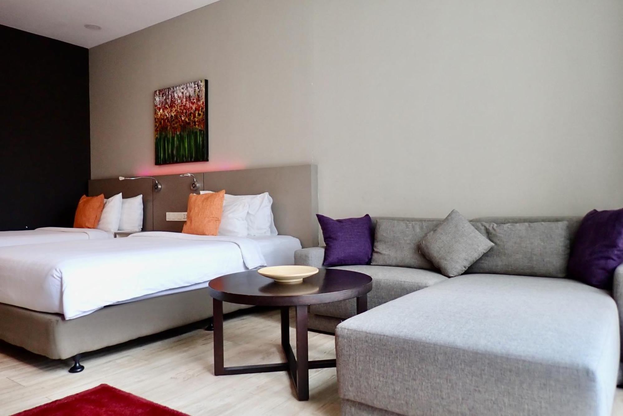 Hotel Qliq Damansara à Petaling Jaya Extérieur photo