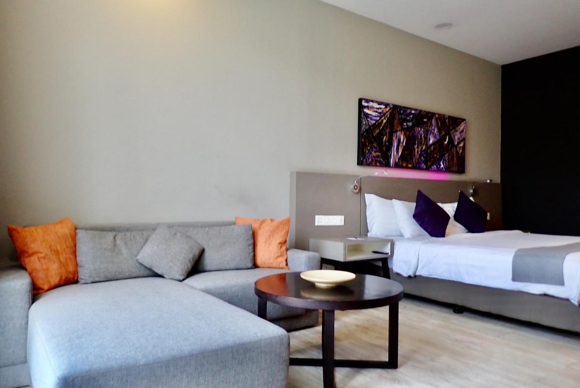 Hotel Qliq Damansara à Petaling Jaya Extérieur photo