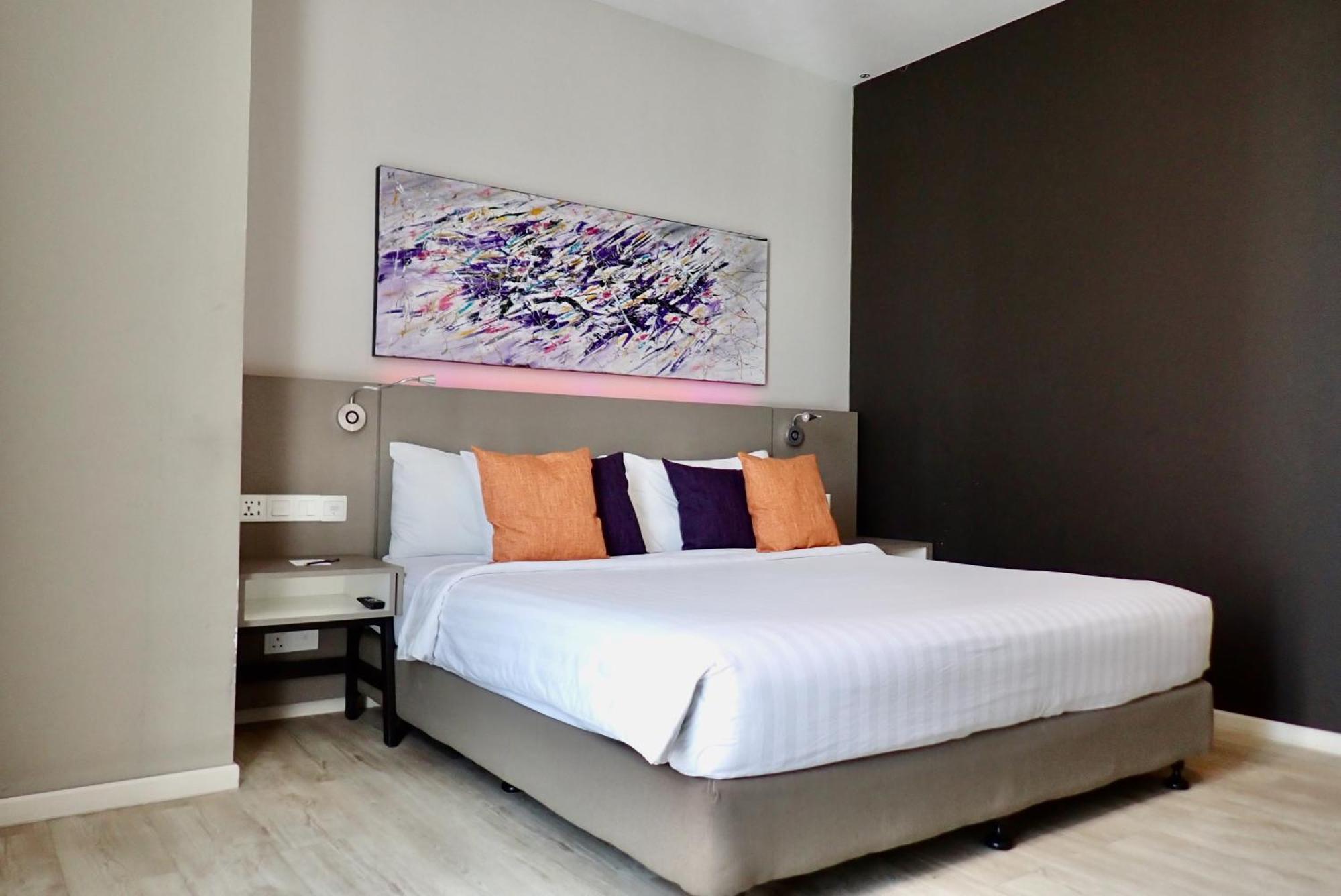 Hotel Qliq Damansara à Petaling Jaya Extérieur photo
