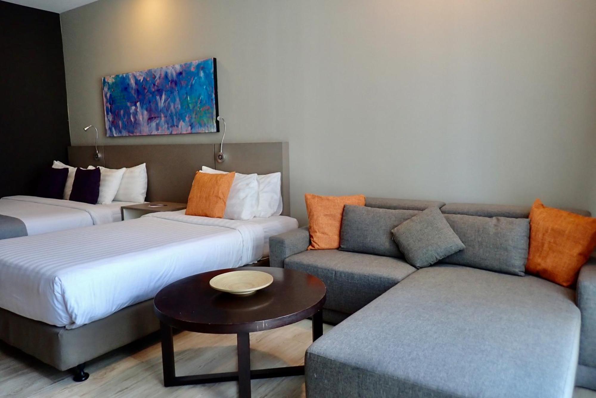 Hotel Qliq Damansara à Petaling Jaya Extérieur photo