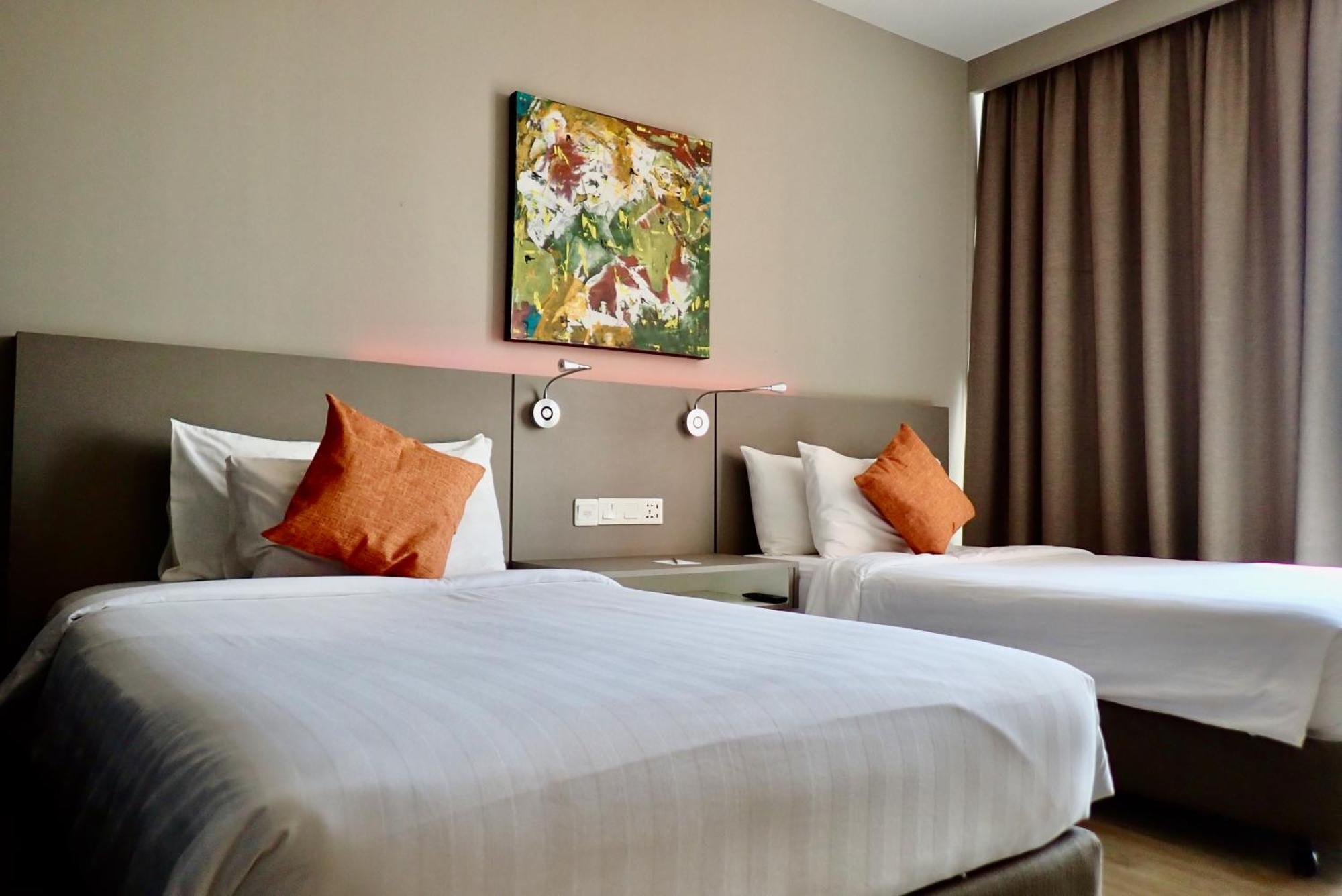 Hotel Qliq Damansara à Petaling Jaya Extérieur photo